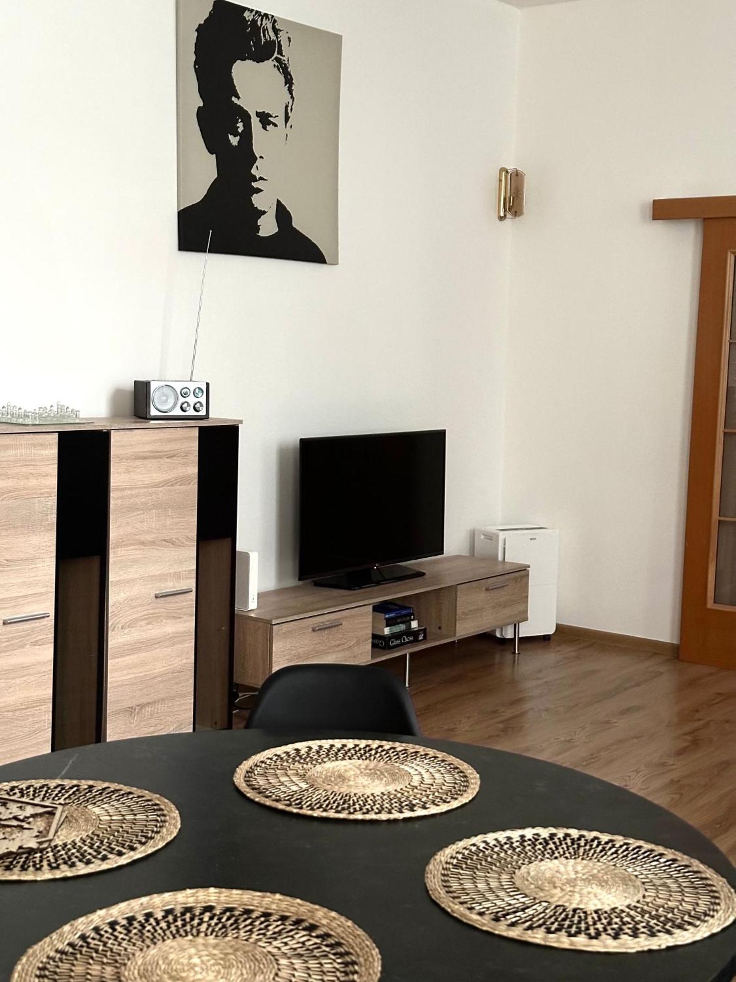 Hidden Apartment In The Old Town Under The Castle 브라티슬라바 외부 사진